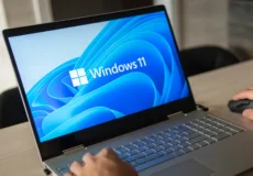 Man working on a Windows 11 laptop clearly on screen فروشگاه اینترنتی کاکا لپ تاپ